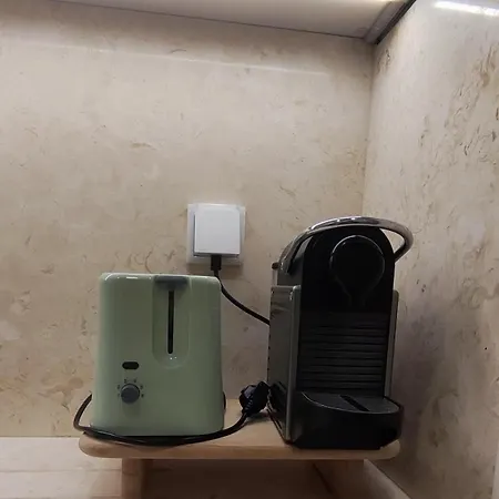 Quarto Com Wc Privativo Em Casa Partilhada *