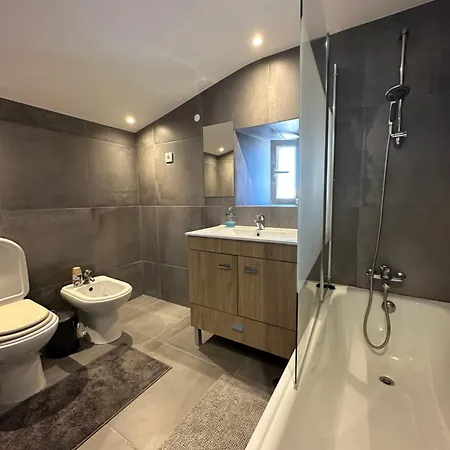 Δωμάτια σε οικογενειακή κατοικία Quarto Com Wc Privativo Em Casa Partilhada Lisboa