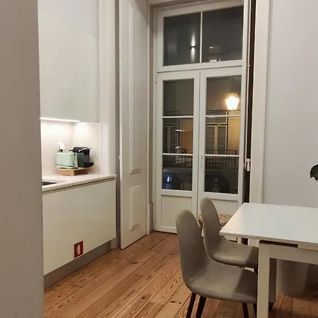 Δωμάτια σε οικογενειακή κατοικία Quarto Com Wc Privativo Em Casa Partilhada *